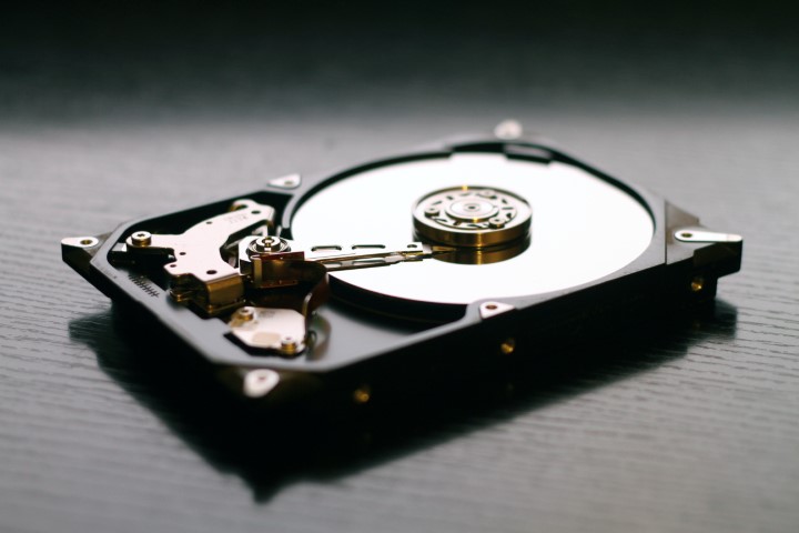 Et billede af en harddisk fra en computer